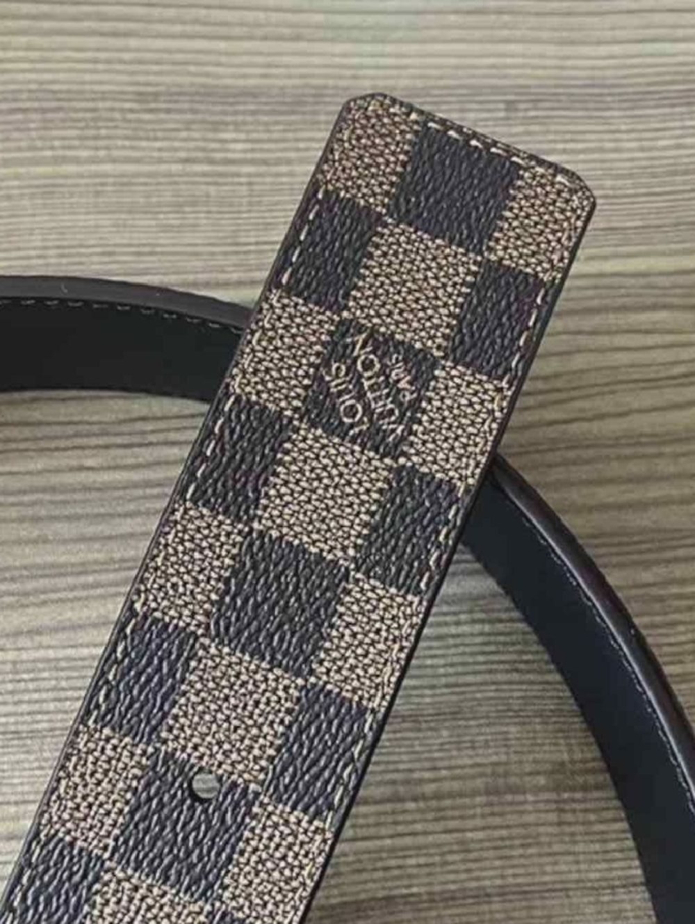 Louis Vuitton Damier Canvas Belt with Gold LV Buckle - Picture 5 of 8